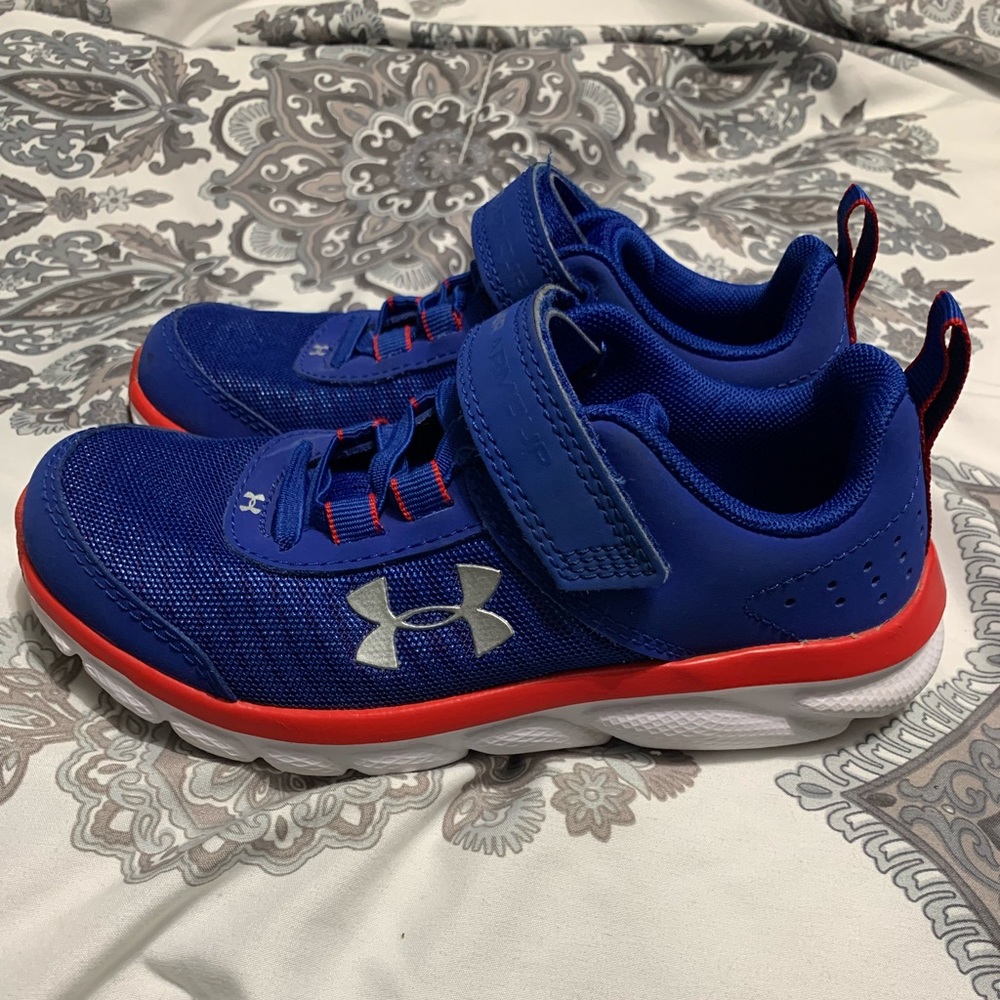 Used little boys Under Armour sneakers size 13K